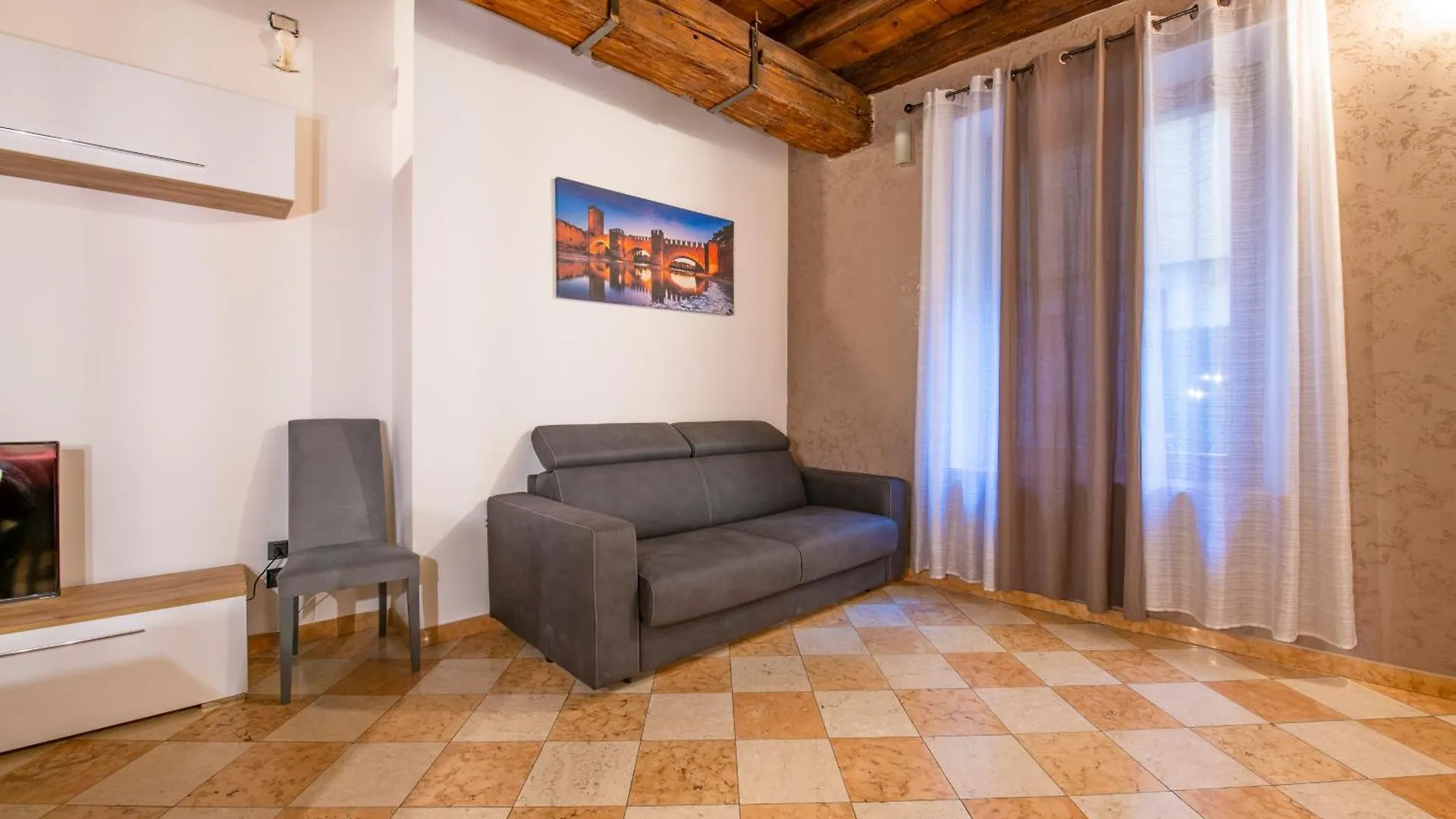 Arena Suite Mazzini Verona Centro 0*,  Italia